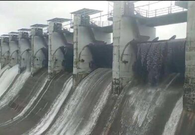 बारवी धरण ओव्हरफलो झाले.
